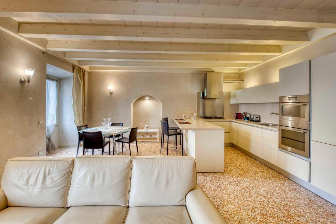 Apartmentsarena - Suite Mercatorum - Piazza Erbe 베로나 외부 사진