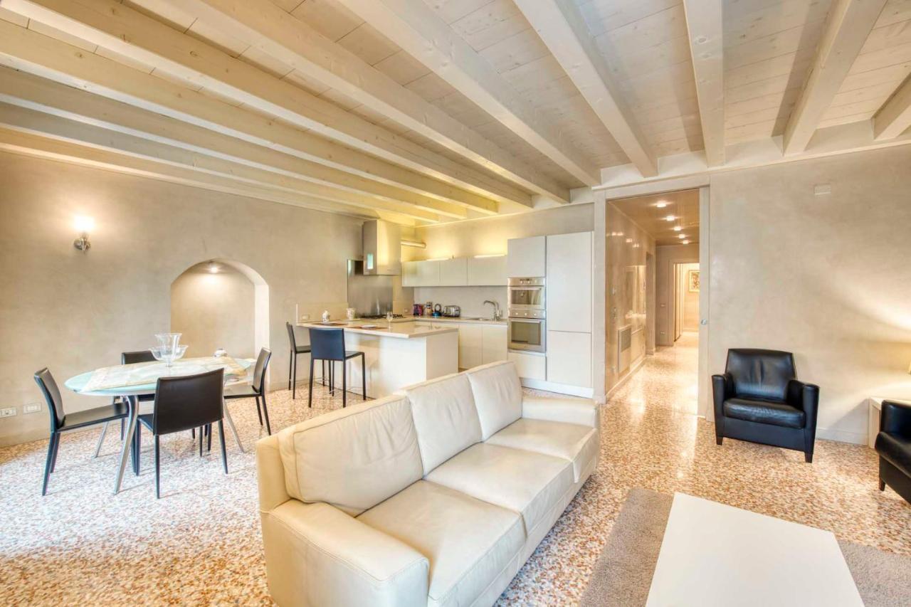 Apartmentsarena - Suite Mercatorum - Piazza Erbe 베로나 외부 사진