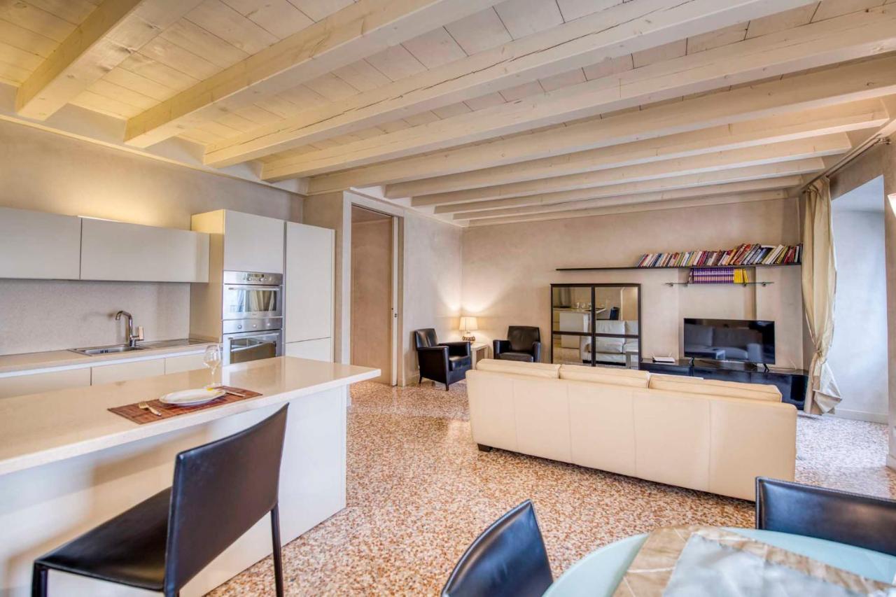 Apartmentsarena - Suite Mercatorum - Piazza Erbe 베로나 외부 사진