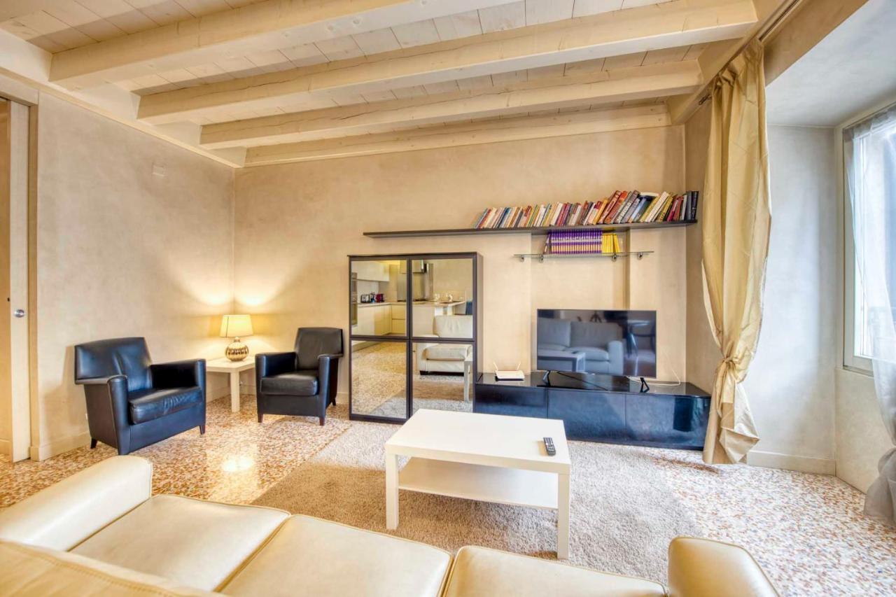 Apartmentsarena - Suite Mercatorum - Piazza Erbe 베로나 외부 사진