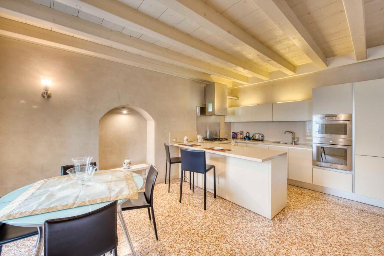 Apartmentsarena - Suite Mercatorum - Piazza Erbe 베로나 외부 사진