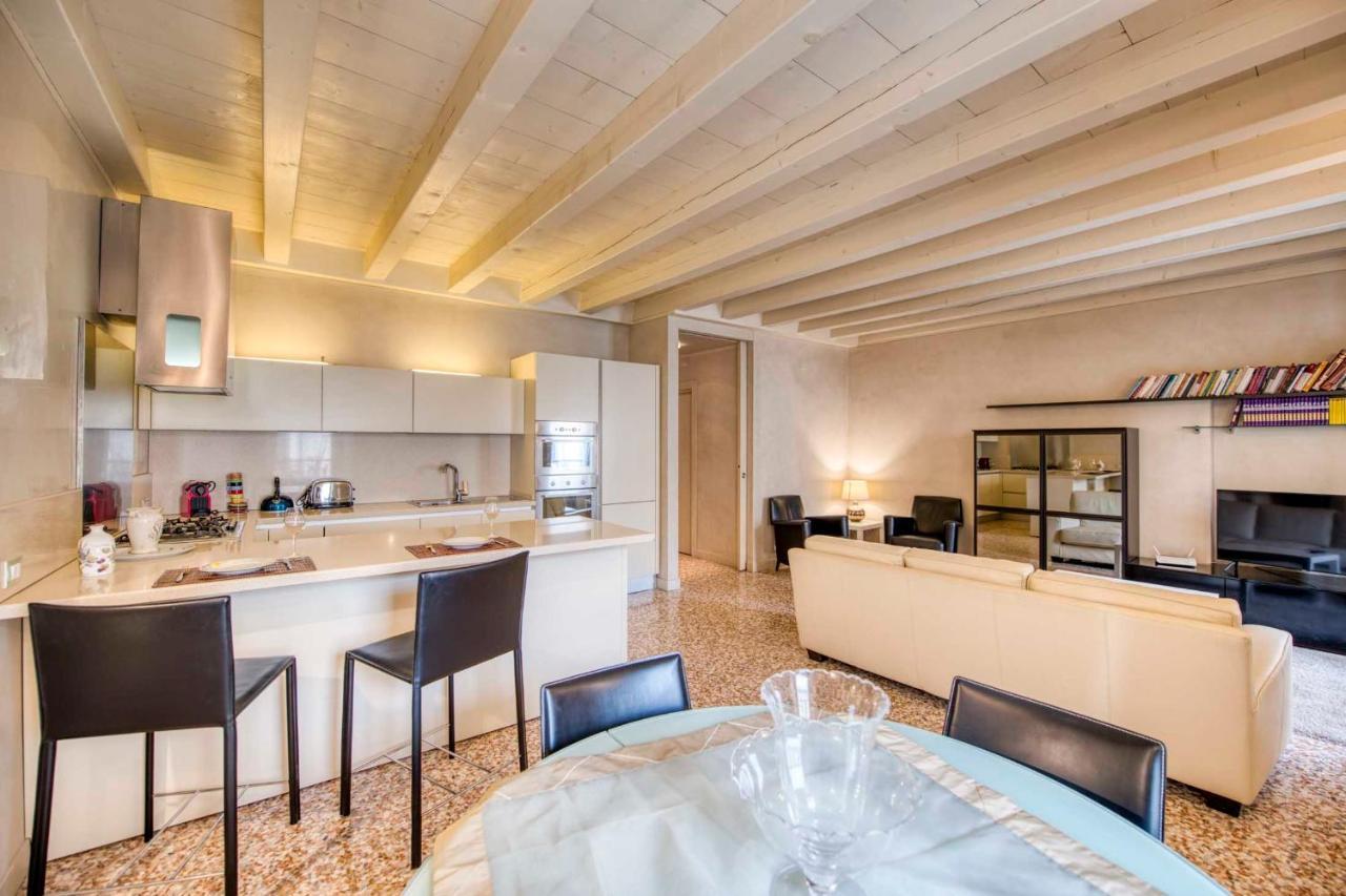 Apartmentsarena - Suite Mercatorum - Piazza Erbe 베로나 외부 사진