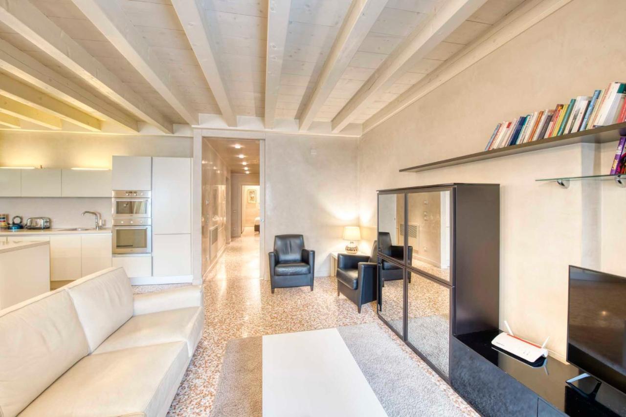 Apartmentsarena - Suite Mercatorum - Piazza Erbe 베로나 외부 사진